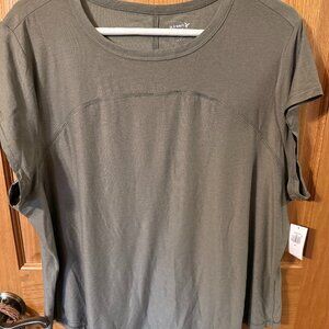 PLUS Old Navy Active Cloud 94 Soft Tee